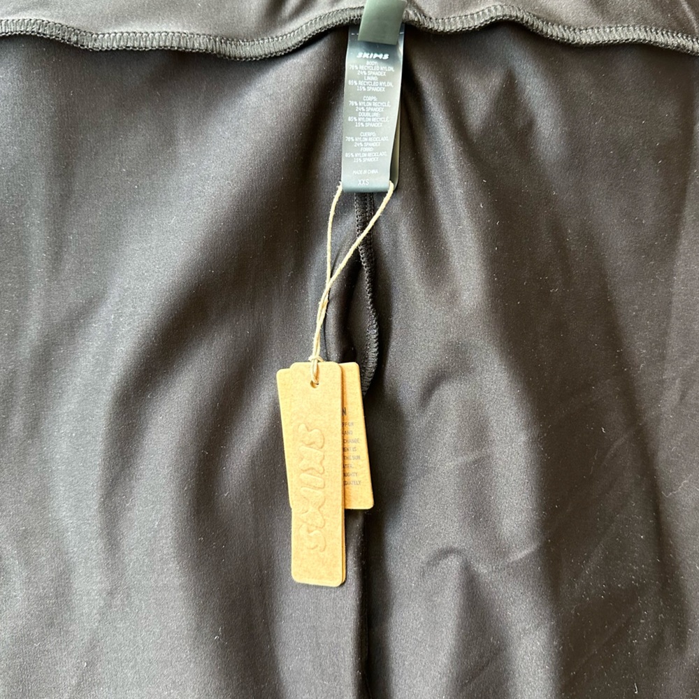 SKIMS Black Twist Front Swim Sarong - Picture 11 of 13
